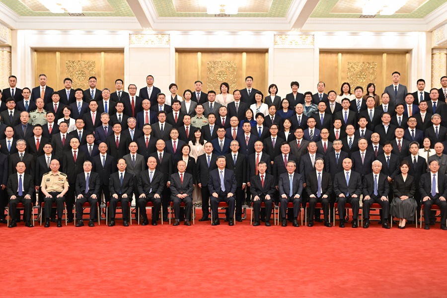 习近平出席国家科学技术奖励大会两院院士大会中国科...