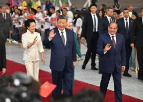 习近平抵达开罗对埃及进行国事访问